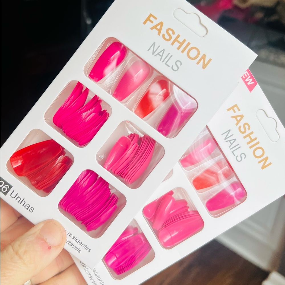 Fashion Nails Press-On Set in Bright Pink & Red 4 colors 192 nails bundle of 2